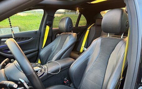 Mercedes-Benz E-Класс, 2019 год, 3 750 000 рублей, 10 фотография
