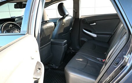 Toyota Prius, 2011 год, 949 000 рублей, 11 фотография