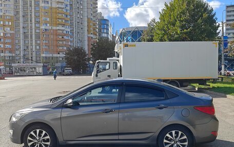 Hyundai Solaris II рестайлинг, 2015 год, 930 000 рублей, 3 фотография