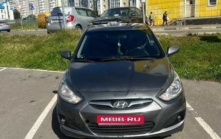 Hyundai Solaris II рестайлинг, 2011 год, 400 000 рублей, 8 фотография
