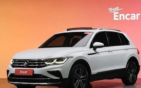 Volkswagen Tiguan II, 2022 год, 2 450 000 рублей, 1 фотография