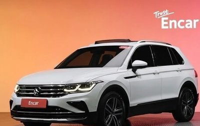 Volkswagen Tiguan II, 2022 год, 2 450 000 рублей, 1 фотография