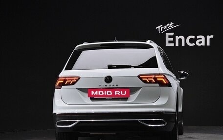 Volkswagen Tiguan II, 2022 год, 2 450 000 рублей, 5 фотография