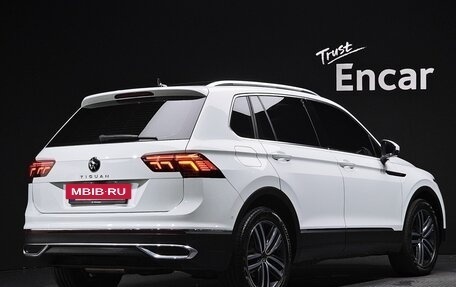 Volkswagen Tiguan II, 2022 год, 2 450 000 рублей, 4 фотография