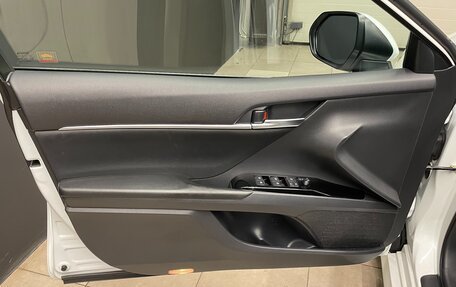 Toyota Camry, 2019 год, 2 600 000 рублей, 10 фотография