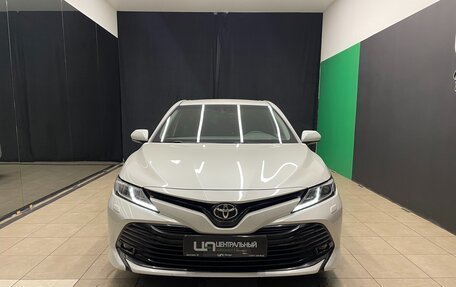 Toyota Camry, 2019 год, 2 600 000 рублей, 2 фотография