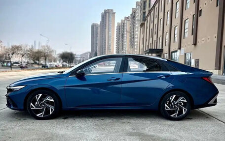 Hyundai Elantra, 2023 год, 1 370 000 рублей, 8 фотография