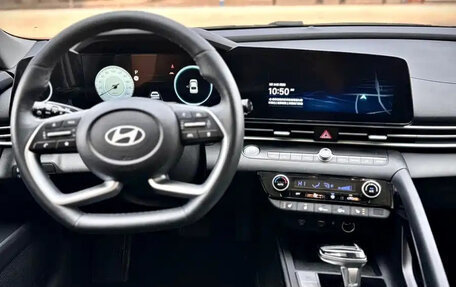 Hyundai Elantra, 2023 год, 1 370 000 рублей, 10 фотография