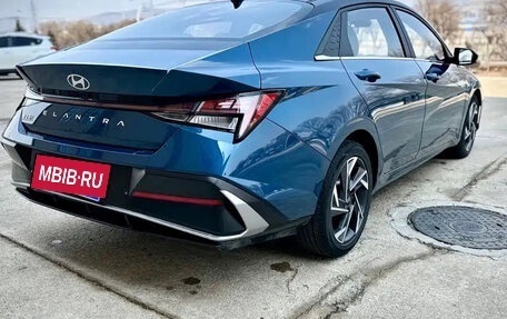 Hyundai Elantra, 2023 год, 1 370 000 рублей, 5 фотография