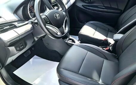 Toyota Yaris XP150 рестайлинг, 2022 год, 1 380 000 рублей, 8 фотография