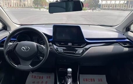 Toyota C-HR I рестайлинг, 2022 год, 1 833 000 рублей, 7 фотография
