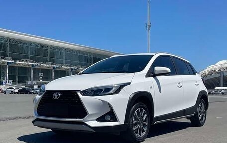 Toyota Yaris XP150 рестайлинг, 2023 год, 1 010 000 рублей, 1 фотография