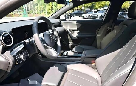 Mercedes-Benz A-Класс, 2023 год, 2 150 000 рублей, 8 фотография