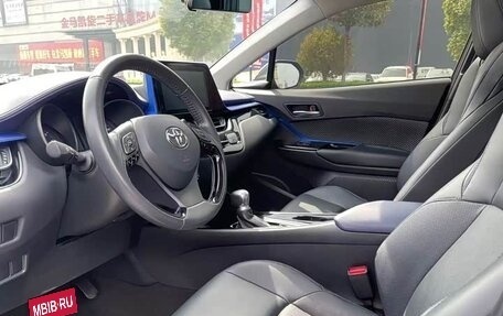 Toyota C-HR I рестайлинг, 2022 год, 1 833 000 рублей, 8 фотография