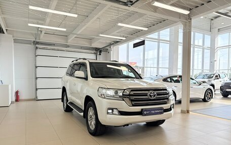 Toyota Land Cruiser 200, 2018 год, 6 599 900 рублей, 8 фотография