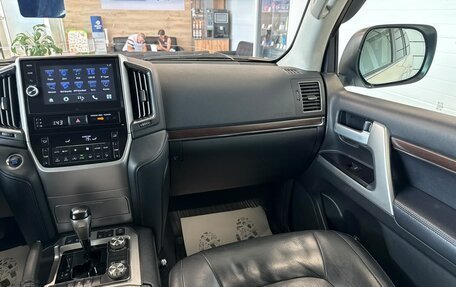 Toyota Land Cruiser 200, 2018 год, 6 599 900 рублей, 15 фотография