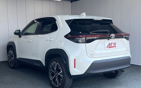 Toyota Yaris Cross, 2022 год, 1 490 000 рублей, 3 фотография