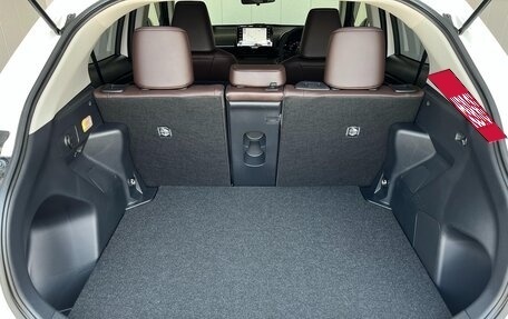 Toyota Yaris Cross, 2022 год, 1 490 000 рублей, 13 фотография