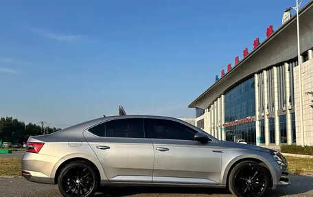 Skoda Superb III рестайлинг, 2023 год, 2 100 600 рублей, 6 фотография