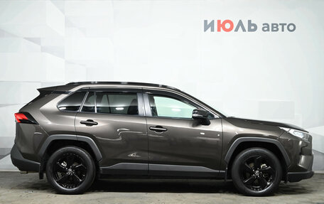 Toyota RAV4, 2021 год, 3 850 000 рублей, 9 фотография