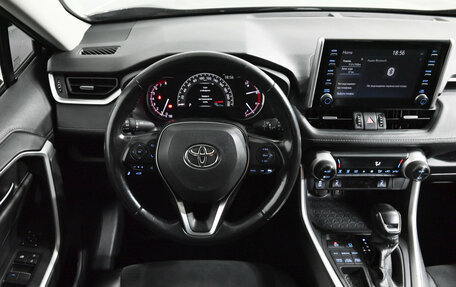 Toyota RAV4, 2021 год, 3 850 000 рублей, 13 фотография