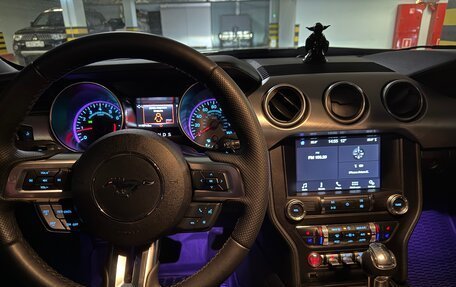 Ford Mustang VI рестайлинг, 2019 год, 3 200 000 рублей, 4 фотография
