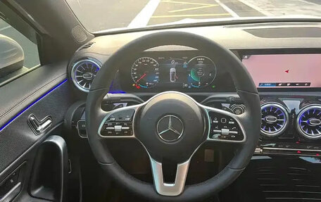 Mercedes-Benz A-Класс, 2022 год, 2 100 000 рублей, 10 фотография