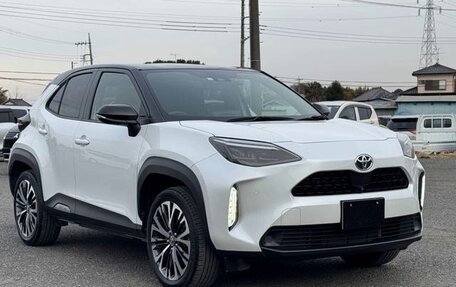 Toyota Yaris Cross, 2023 год, 1 377 000 рублей, 3 фотография