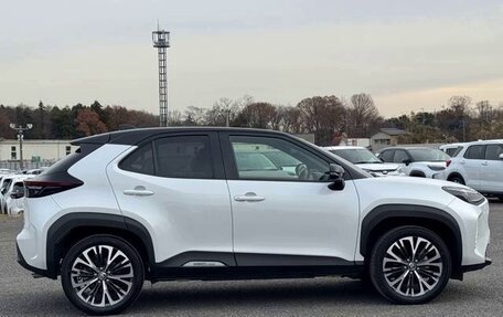 Toyota Yaris Cross, 2023 год, 1 377 000 рублей, 7 фотография