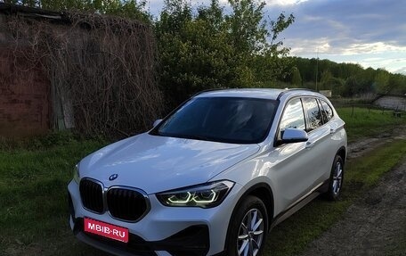 BMW X1, 2020 год, 2 100 000 рублей, 1 фотография