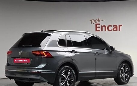 Volkswagen Tiguan II, 2021 год, 2 700 000 рублей, 6 фотография