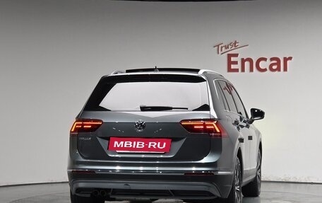 Volkswagen Tiguan II, 2021 год, 2 700 000 рублей, 4 фотография
