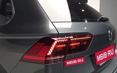 Volkswagen Tiguan II, 2021 год, 2 700 000 рублей, 5 фотография