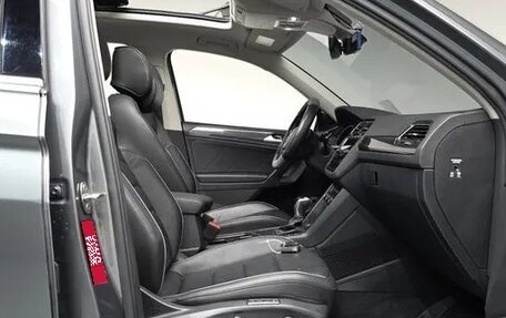 Volkswagen Tiguan II, 2021 год, 2 700 000 рублей, 8 фотография