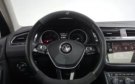 Volkswagen Tiguan II, 2021 год, 2 700 000 рублей, 11 фотография