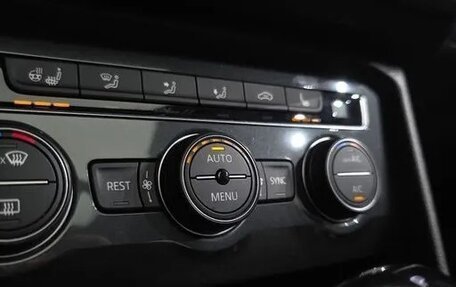Volkswagen Tiguan II, 2021 год, 2 700 000 рублей, 15 фотография