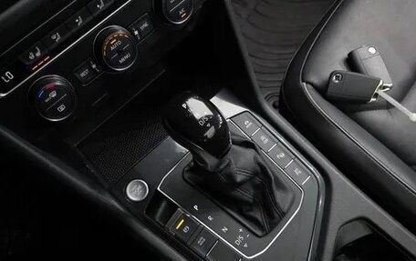 Volkswagen Tiguan II, 2021 год, 2 700 000 рублей, 18 фотография