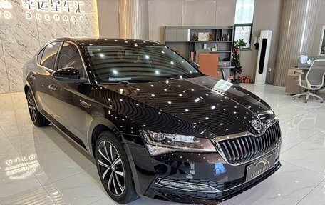 Skoda Superb III рестайлинг, 2023 год, 1 630 000 рублей, 3 фотография