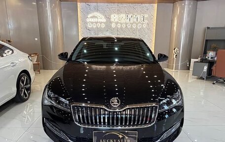 Skoda Superb III рестайлинг, 2023 год, 1 630 000 рублей, 2 фотография