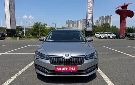 Skoda Superb III рестайлинг, 2023 год, 1 620 000 рублей, 2 фотография