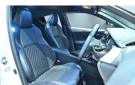 Toyota C-HR I рестайлинг, 2023 год, 2 275 899 рублей, 24 фотография
