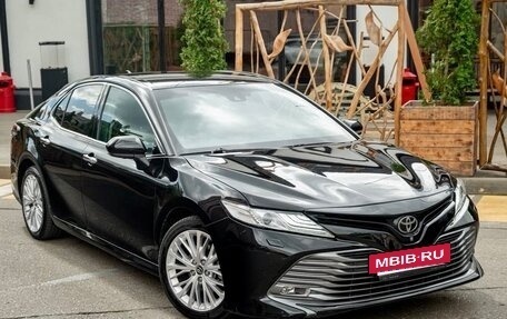 Toyota Camry, 2018 год, 2 450 000 рублей, 3 фотография