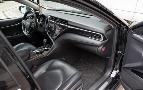 Toyota Camry, 2018 год, 2 450 000 рублей, 9 фотография