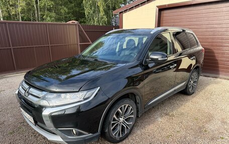 Mitsubishi Outlander III рестайлинг 3, 2015 год, 2 200 000 рублей, 2 фотография