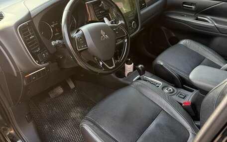 Mitsubishi Outlander III рестайлинг 3, 2015 год, 2 200 000 рублей, 6 фотография