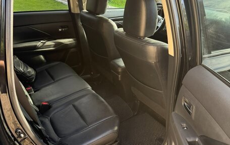 Mitsubishi Outlander III рестайлинг 3, 2015 год, 2 200 000 рублей, 14 фотография