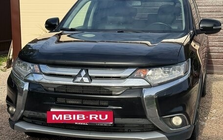 Mitsubishi Outlander III рестайлинг 3, 2015 год, 2 200 000 рублей, 4 фотография