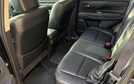 Mitsubishi Outlander III рестайлинг 3, 2015 год, 2 200 000 рублей, 12 фотография