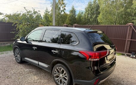 Mitsubishi Outlander III рестайлинг 3, 2015 год, 2 200 000 рублей, 5 фотография