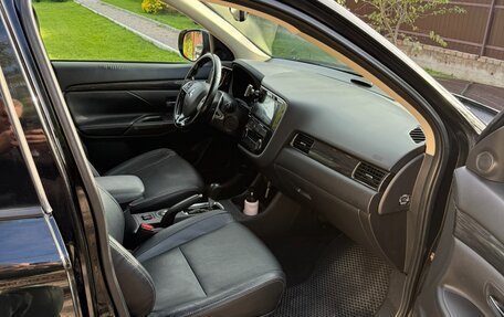 Mitsubishi Outlander III рестайлинг 3, 2015 год, 2 200 000 рублей, 15 фотография